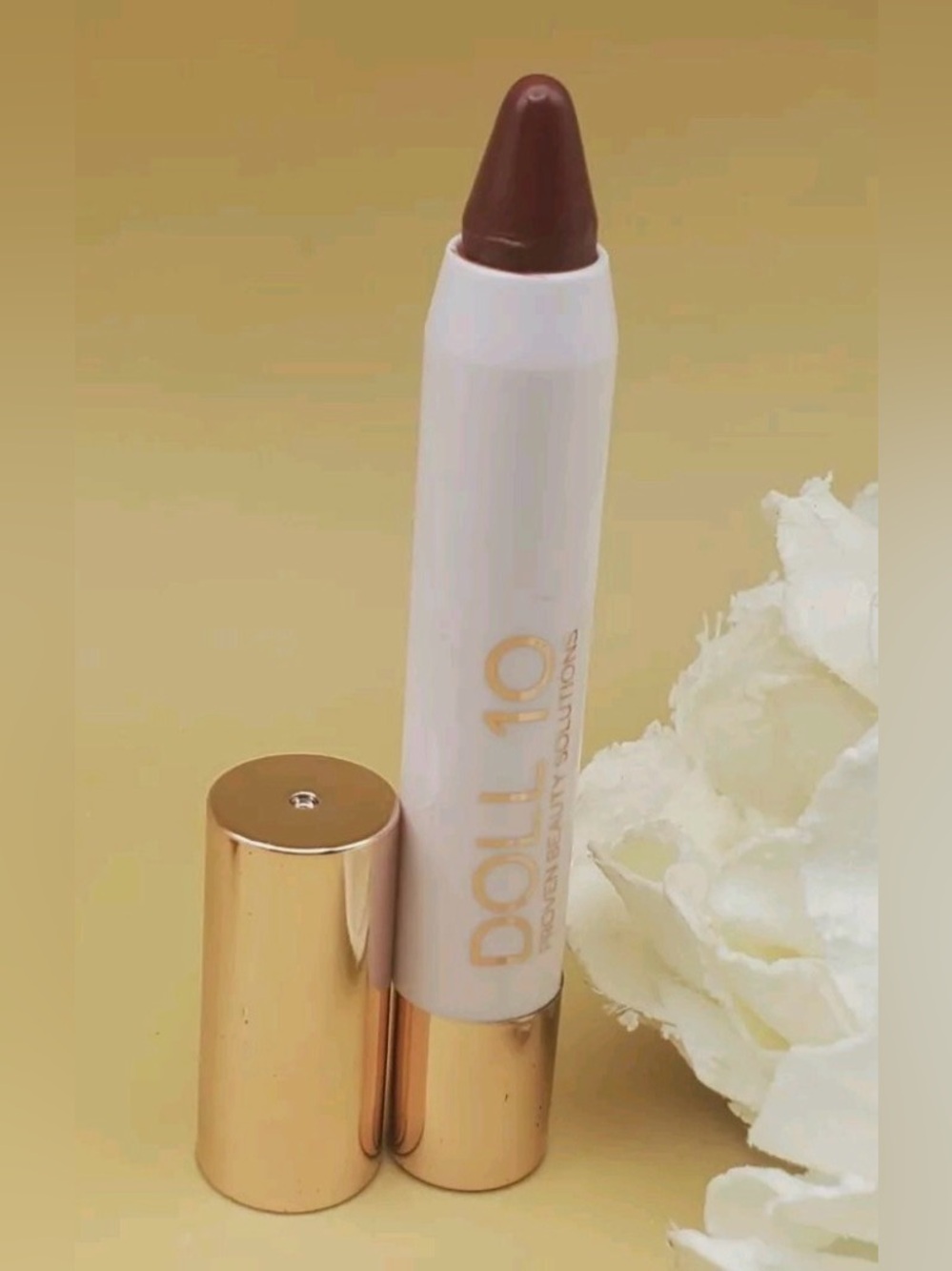 Doll 10 Lip Crayon in the shade 'I CAN!'